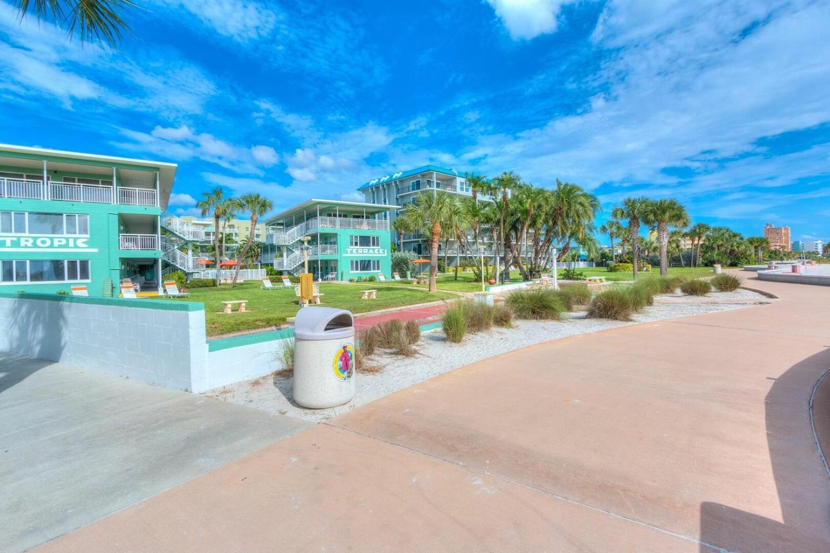 Tropic Terrace Hotel St. Pete Beach Exterior foto