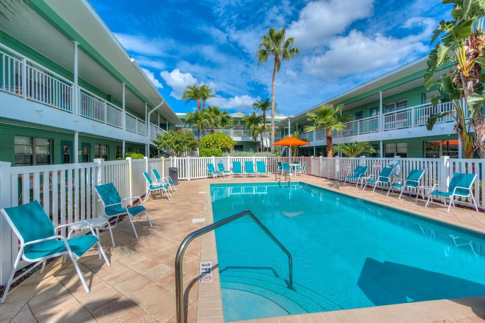 Tropic Terrace Hotel St. Pete Beach Exterior foto